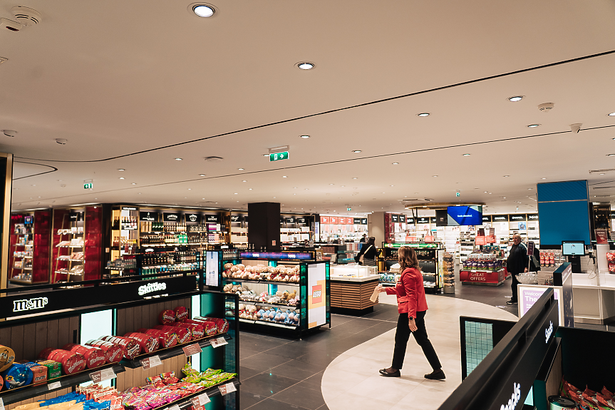 Обновената търговска зона на Терминал 1 на столичното летище "Васил Левски"; СОФ Кънект