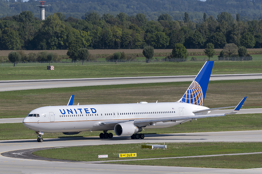 Следващият ви полет може да e с много стар самолет и вероятно няма да разберете
