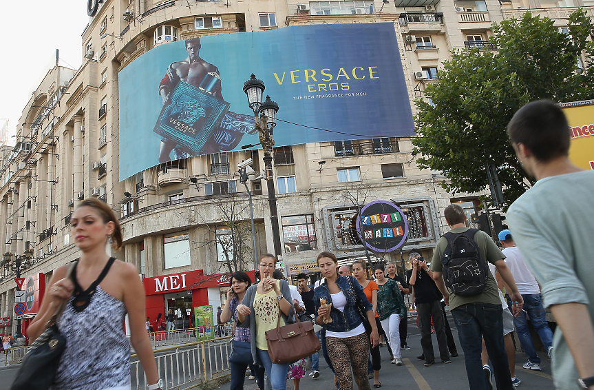 Букурещ премахва безплатното паркиране за хибриди