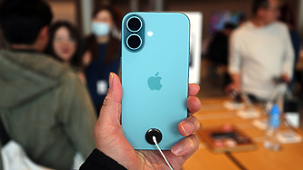 Как Apple печели над 1 млрд. долара от AI, въпреки че изостава технологично