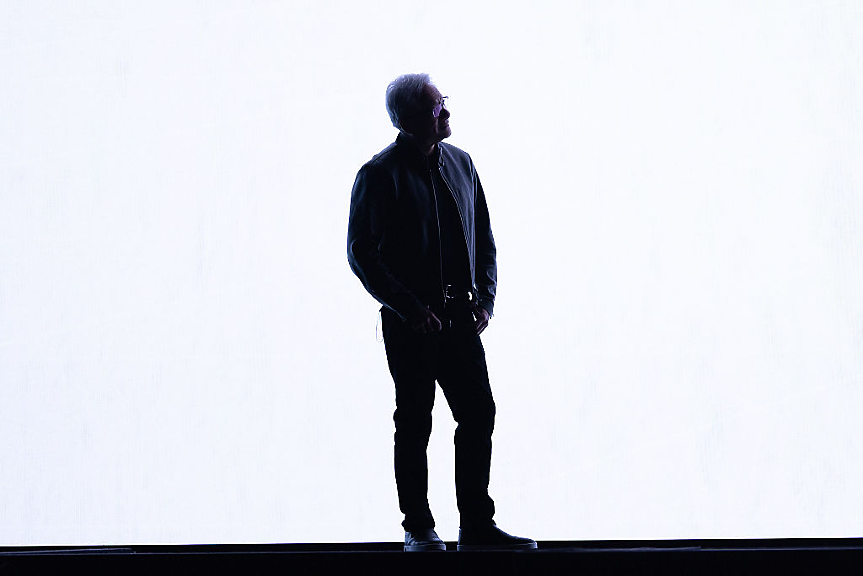 Този пуловер с лика на Дженсън Хуанг струва колкото една акция на Nvidia