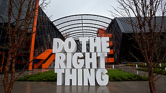 След спад в цената: Тим Кук инвестира над $1 млн. в акции на Nike