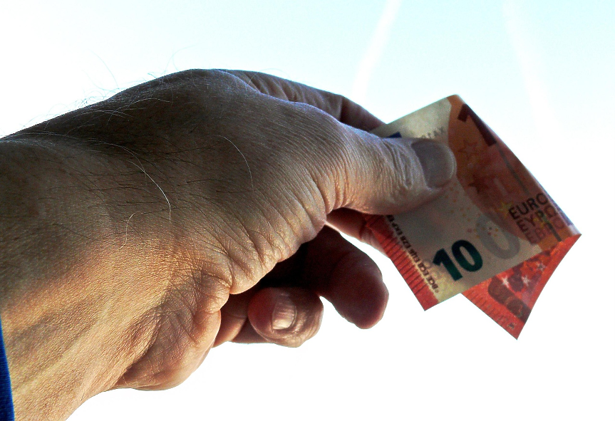 Нетното почасово заплащане у нас скача с най-много в ЕС, но остава най-ниско