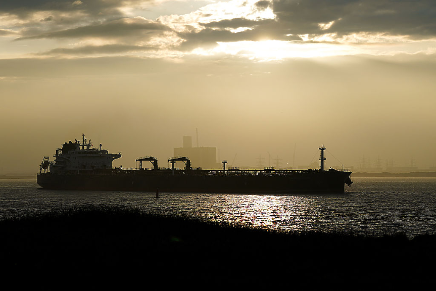 Как най-богатият корабен магнат се опитва да завладее пазара на супертанкери?