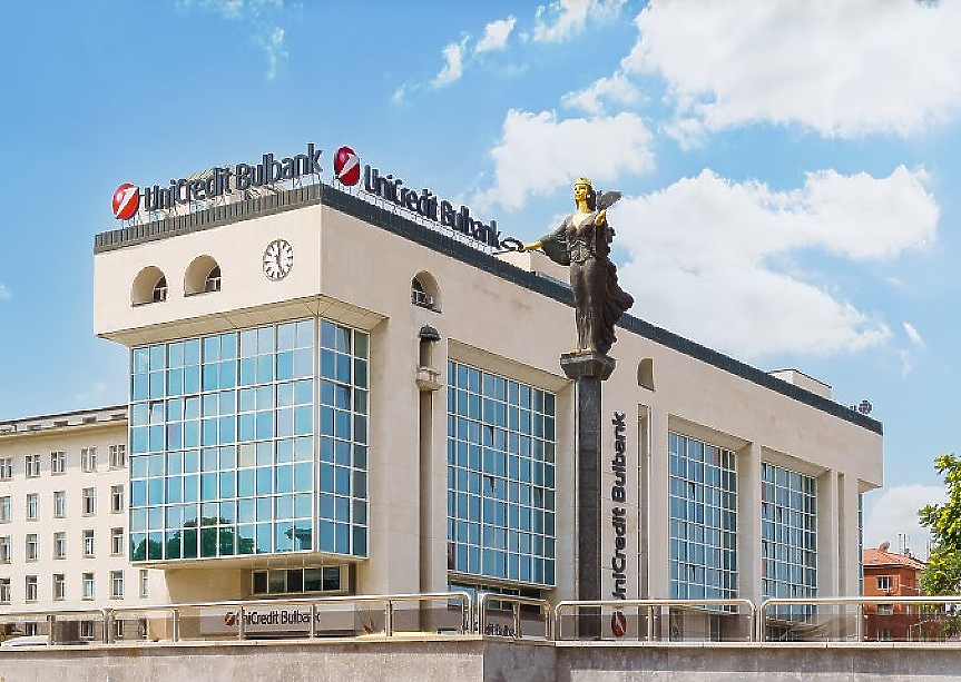 УниКредит Булбанк: Вътрешното потребление остава двигател, но губи скорост