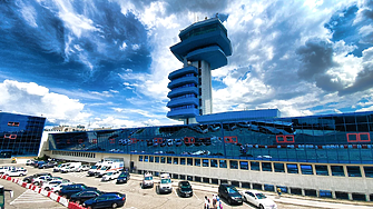 Две български компании в търг за ремонт на пистата на най-натовареното летище в Букурещ