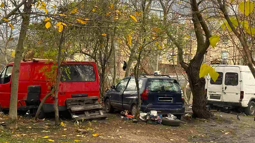 Изоставени автомобили в София; ©Столична община