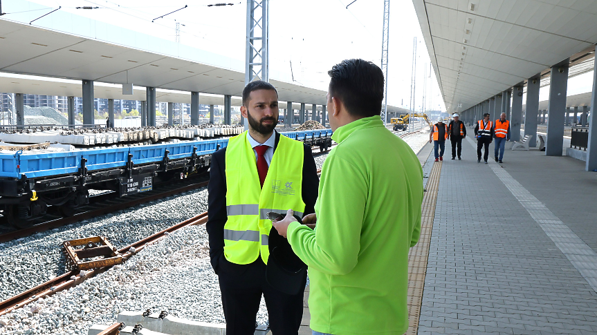 Заместник-министърът на транспорта и съобщенията Мурад Тюрк провери напредъка по модернизация на Централна гара София; ©МТС