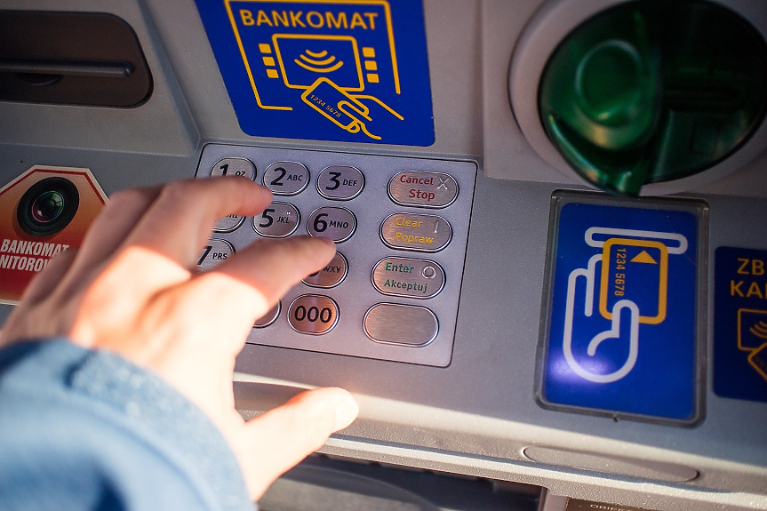 Колко милиона спечели вашата банка през първите три месеца в еврозоната?