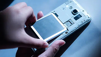 Телефоните да имат батерии, които можем сами да сменяме: Нови правила на ЕС от 2027 г.