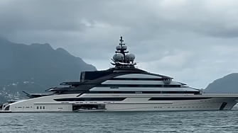 Суперяхта на руски олигарх, приятел на Путин, премина през Ормузкия проток