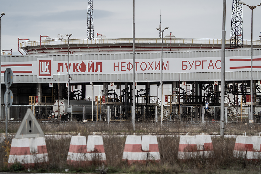 Държавата придобива обратно Лукойл Нефтохим Бургас?
