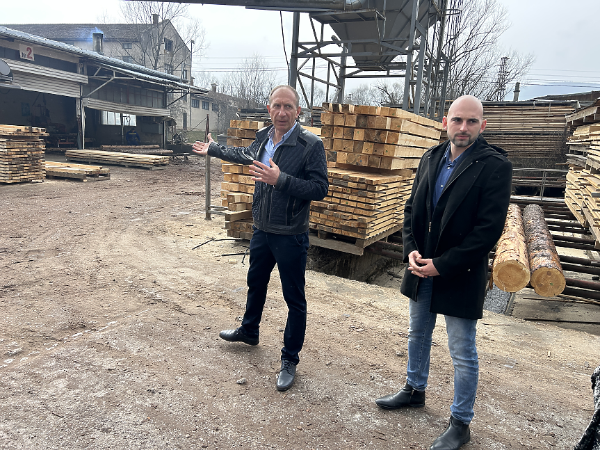 Палисандър: Защо семейна фирма от Ракитово облицова българските къщи с дърво, а не с бетон