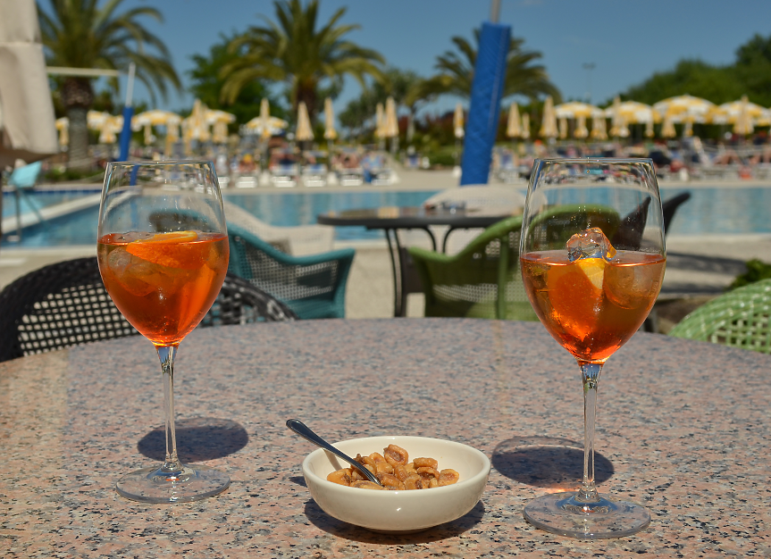 Два български града предлагат най-евтиния Aperol Spritz в Европа