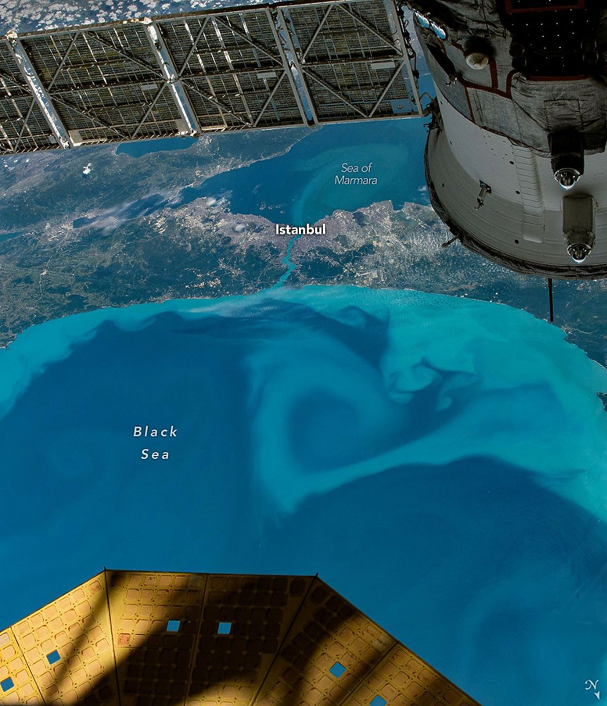 Черно море от космоса; ©NASA Earth Observatory/Michala Garrison