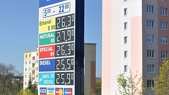 Обрат на колонката: Дизелът у нас поевтиня с 20 евроцента за месец