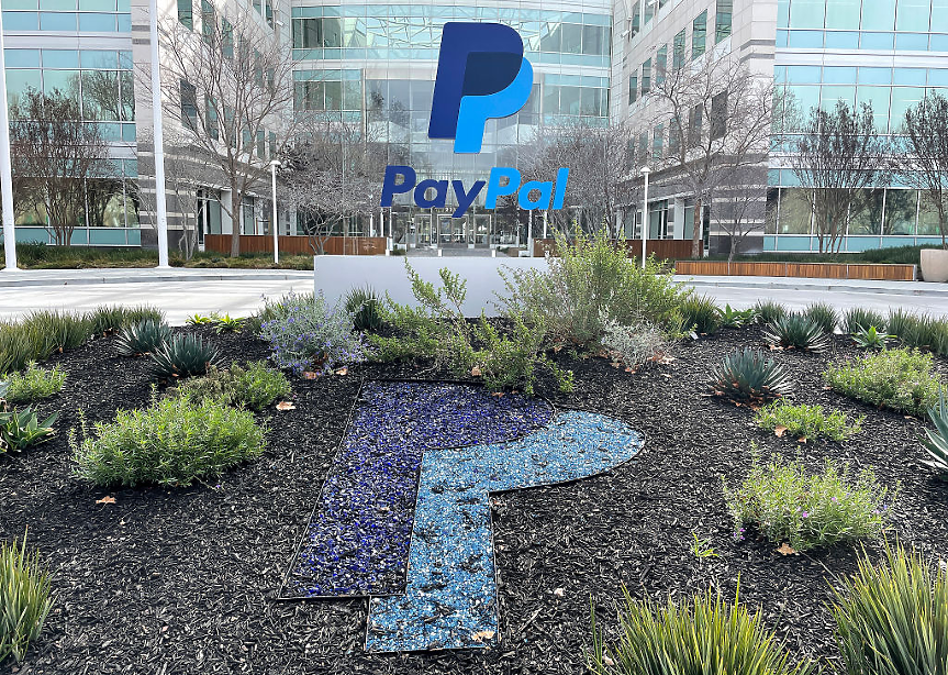 Stripe и Advent с оферта за 53 млрд. долара за PayPal
