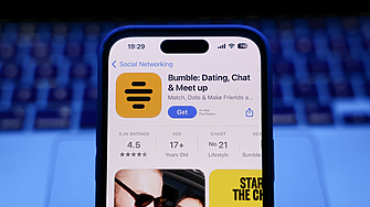  Bumble слага край на знаковото си правило: Мъжете вече могат да пишат първи
