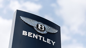 Само два в света: Bentley показа ексклузивни модели, вдъхновени от Санторини