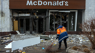 Най-бомбардираният McDonald’s в света отвори отново за девети път