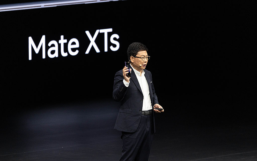 Huawei представи Mate XT2: Новият сгъваем смартфон влиза в битка с Apple и Xiaomi (снимки)