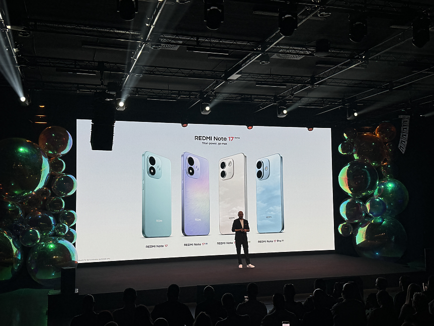 Официалното представяне на новите модели от серията Redmi Note 17 на сцената по време на събитието в Унгария (Снимка: Дарик)