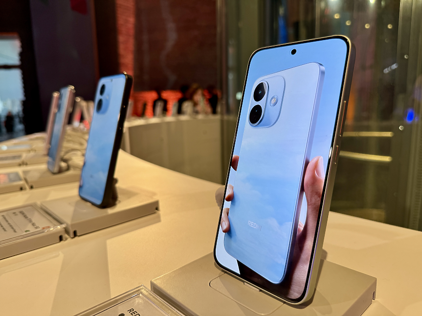 Redmi Note 17 Pro 5G на демонстрационния щанд  (Снимка: Дарик)