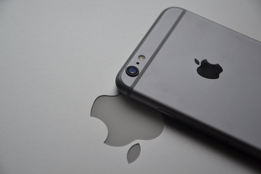 Смартфон iPhone на Apple; ©Pixabay