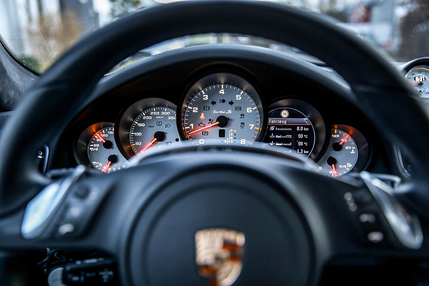 Porsche подписа AI сделка за 1.25 млрд. евро с индийската Tata Consultancy Services