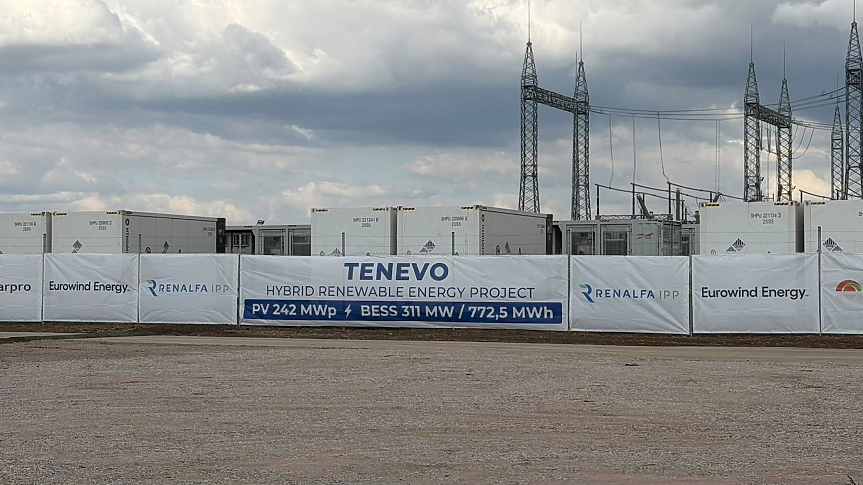 Заработи нова енергийна „тройка“ край Тенево: 242 MW солари, батерии и план за вятърен парк