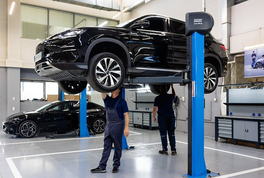 BYD с над 1200 продажби в България, разширява сервизната си мрежа