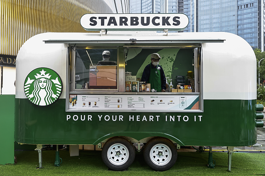 Програмист посвети 30 години, за да посети всеки Starbucks в света