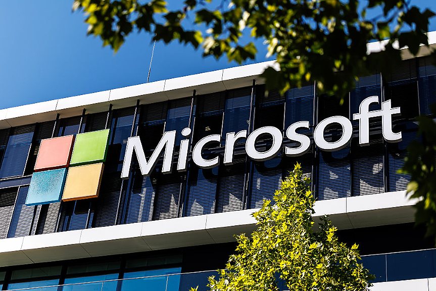 Тръмп изключи Microsoft от програма за зелени карти, разследват и други IT гиганти