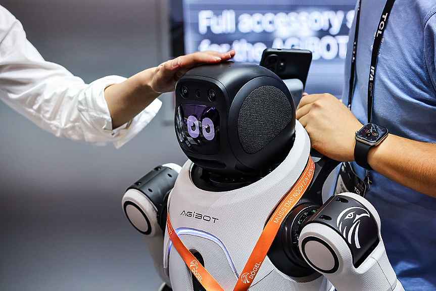 Продажбите на хуманоидни роботи в света достигат 7 000 броя през 2025 г.