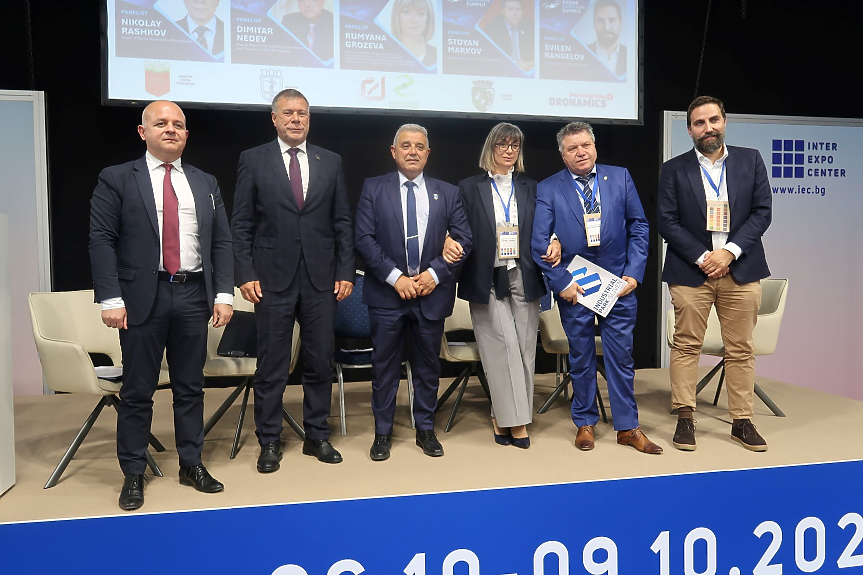 Участниците в третия панел на Inter Drone Summit 2026; ©БТПП