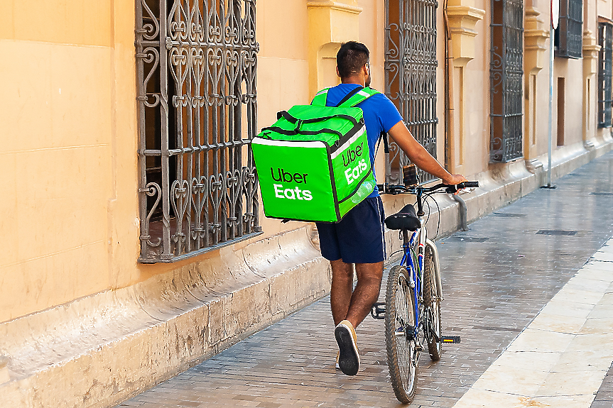Uber с две сделки за $17 млрд.: Придобива ezCater и атакува Delivery Hero
