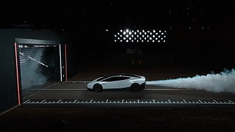 От 0 до 100 км/ч за 0.81 секунди: Tesla представи летяща кола с ракетна технология на SpaceX (видео)
