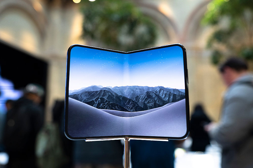 Apple призна за проблеми с дисплея на сгъваемия iPhone Duo, ще заменя дефектни смартфони