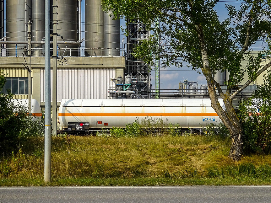 ЕС плаща с 56% повече за внос на петрол, дизелът поскъпна до над 2 евро